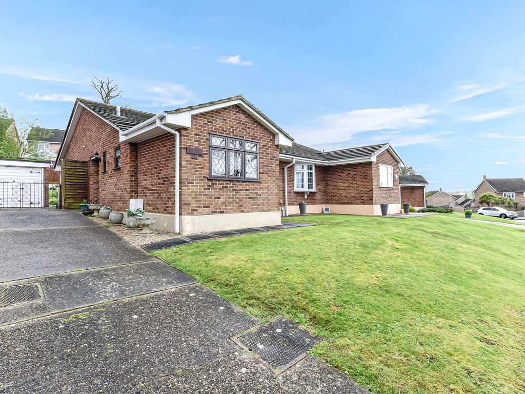 2 bed semidetached bungalow for sale in Archery Close, Cliffe Woods