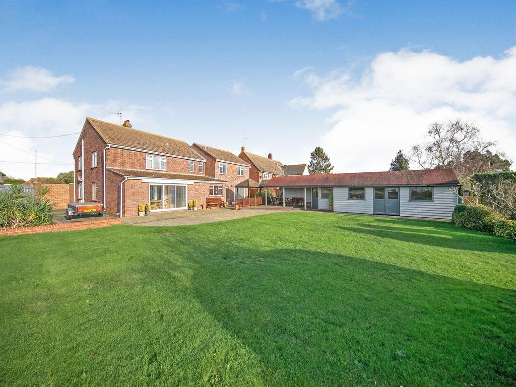5 bed detached house for sale in Colchester Road, Ardleigh, Colchester