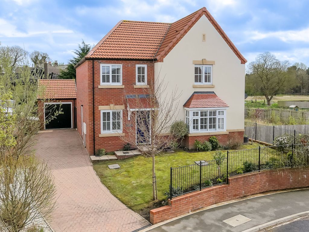 4 bed detached house for sale in Malham Drive, Harrogate HG3, £595,000