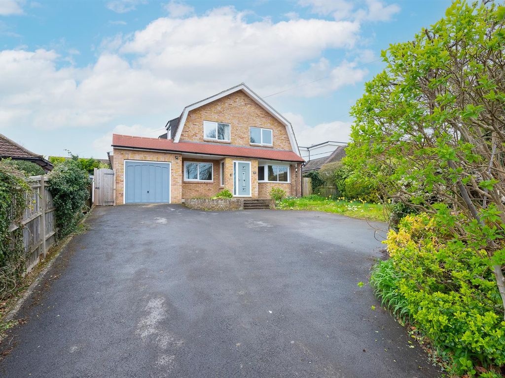 4 bed detached house for sale in Kempshott Lane, Basingstoke RG22, £