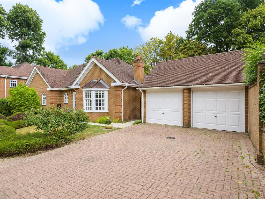 4 bed detached bungalow for sale in Allen House Park, Hook Heath