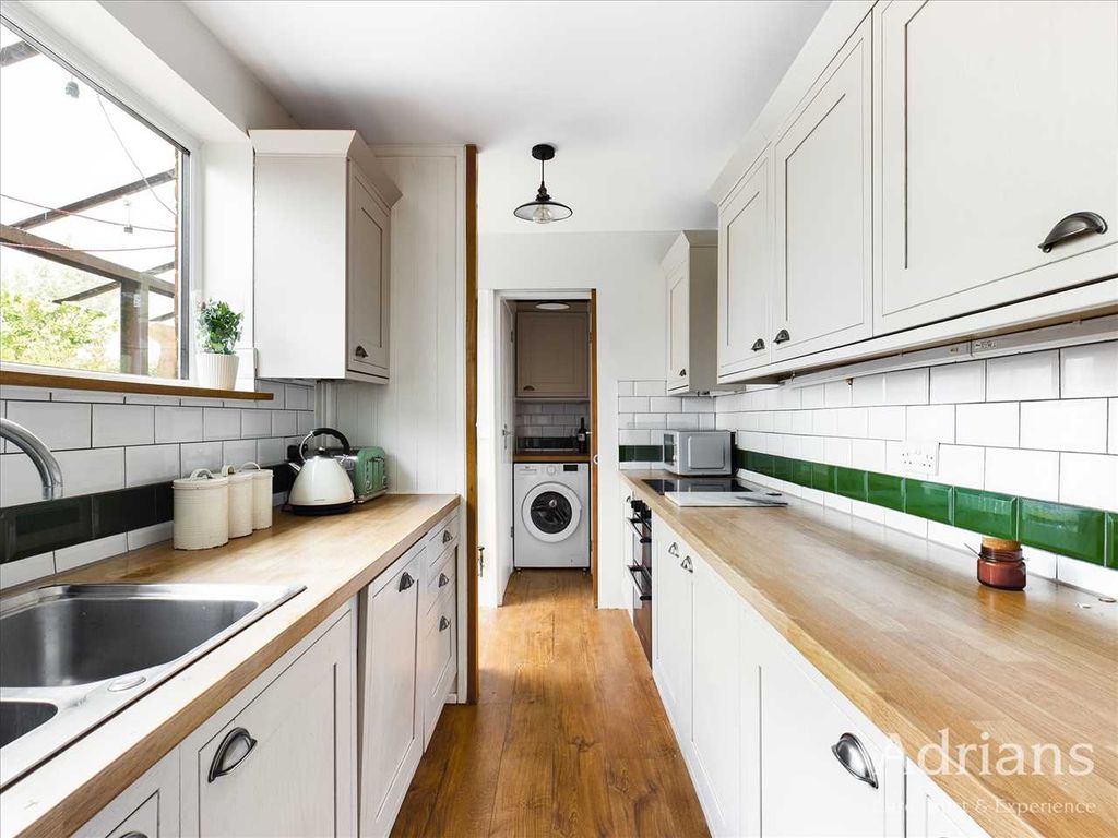 Pines Road, Chelmsford CM1  