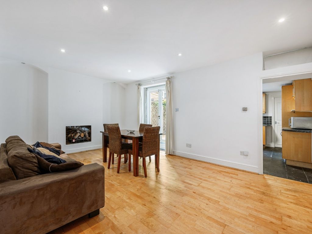 2 bed flat for sale in Charleville Road, London, Greater London W14, £