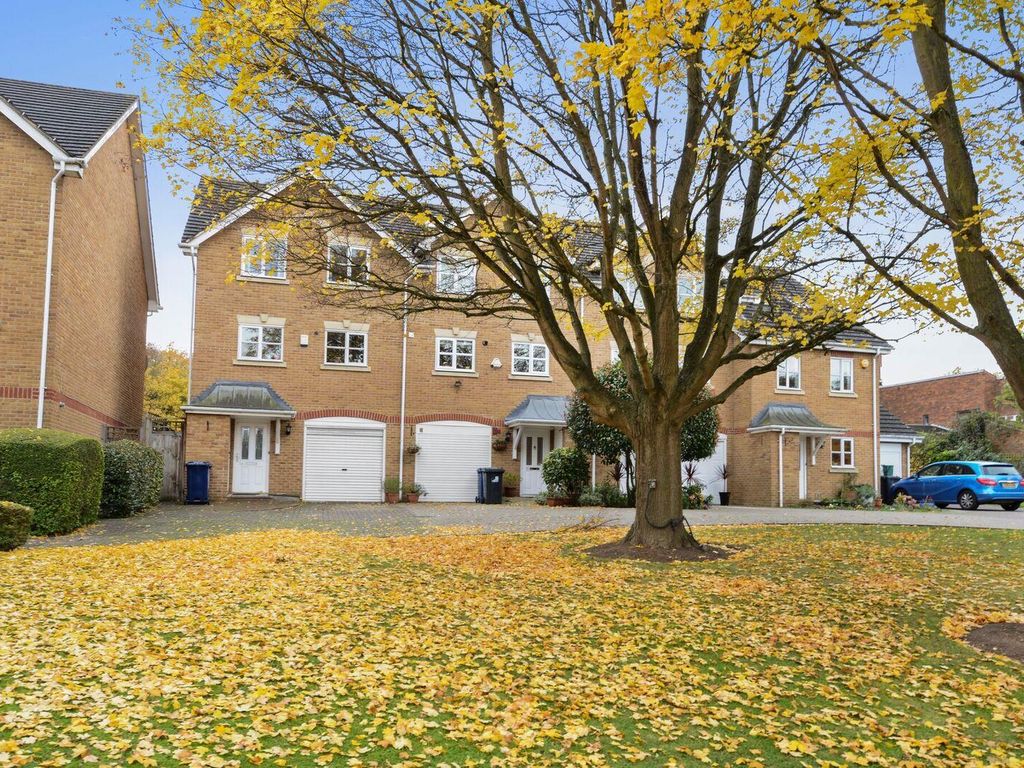 4 bed town house for sale in Chelsea Gardens, Ealing W13, £999,950 Zoopla