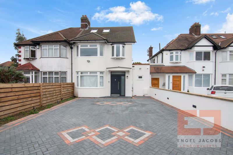 4 bed semidetached house to rent in Chatsworth Avenue, London NW4, £