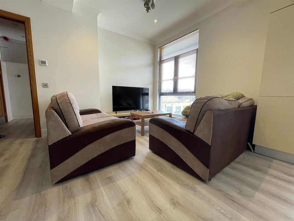 1 bed flat for sale in The Runway, Ruislip HA4 Zoopla