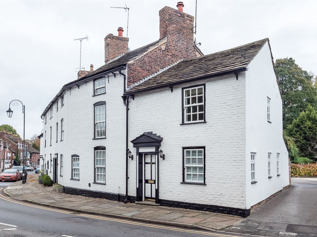 3 bed end terrace house for sale in The Village, Prestbury