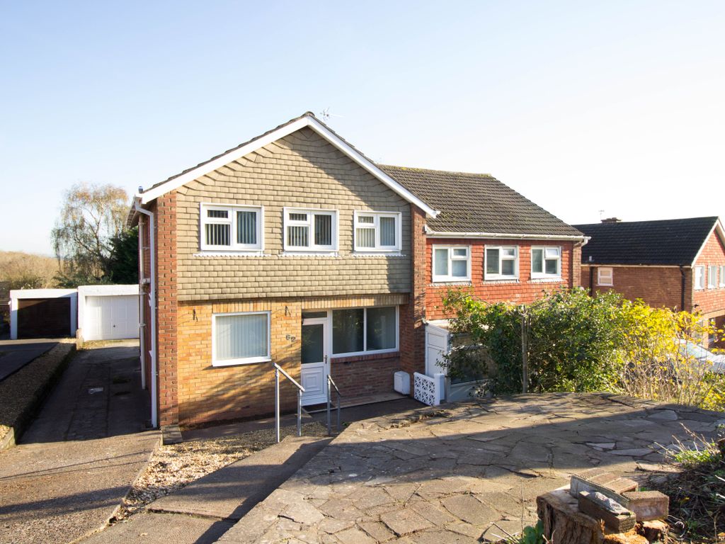 3 bed semidetached house to rent in Carisbrooke Way, Penylan, Cardiff