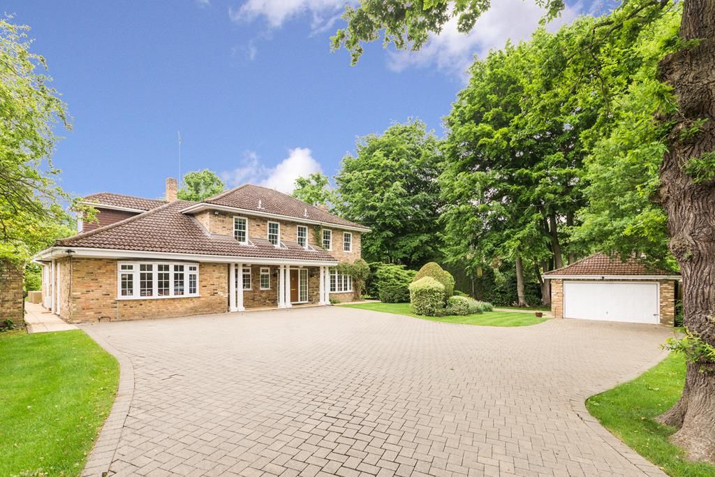 5 bed detached house to rent in Old Avenue, West Byfleet KT14 Zoopla