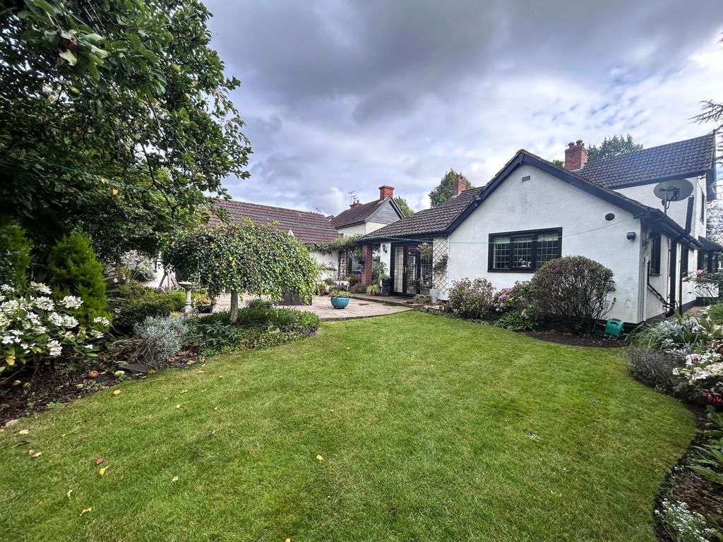 5 bed detached house for sale in Burringham Road, Scunthorpe DN17, £