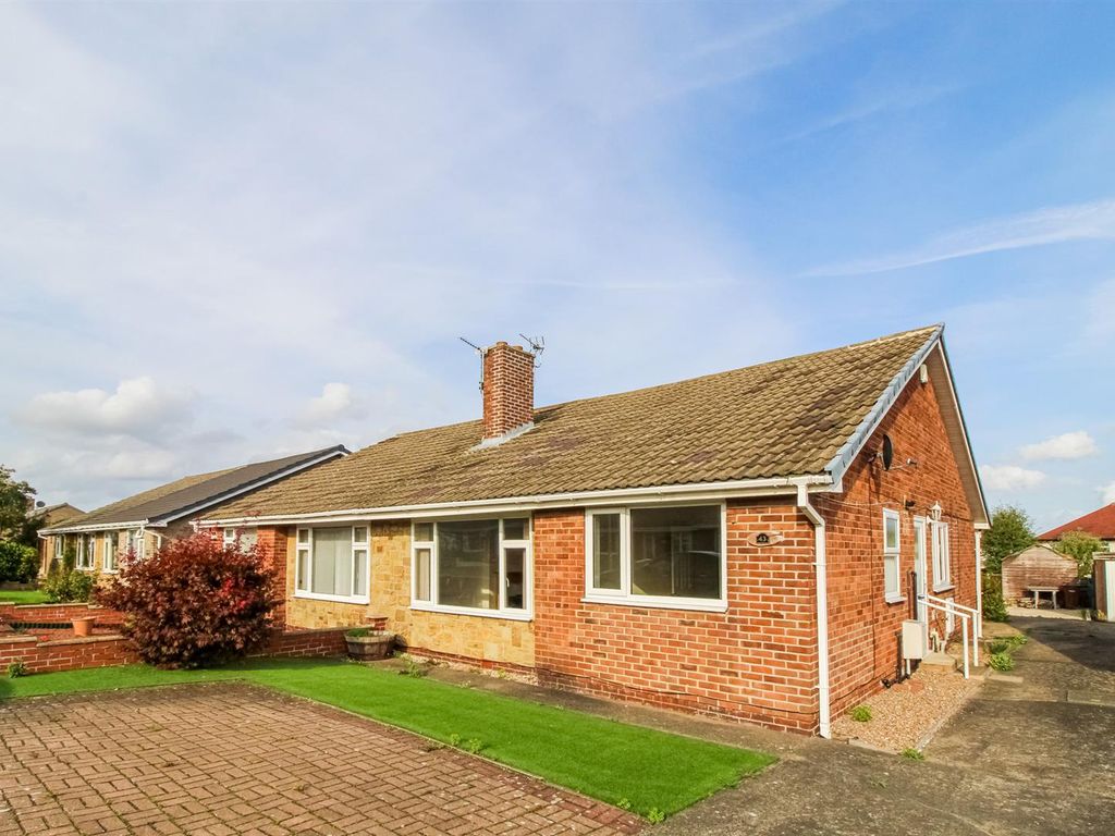 2 bed semidetached bungalow for sale in The Crescent, Netherton