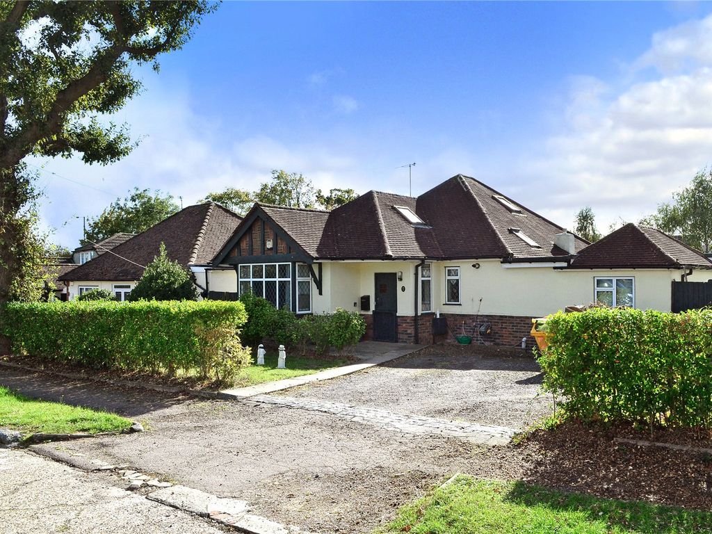 3 bed bungalow for sale in South Godstone, Godstone RH9, £585,000 Zoopla