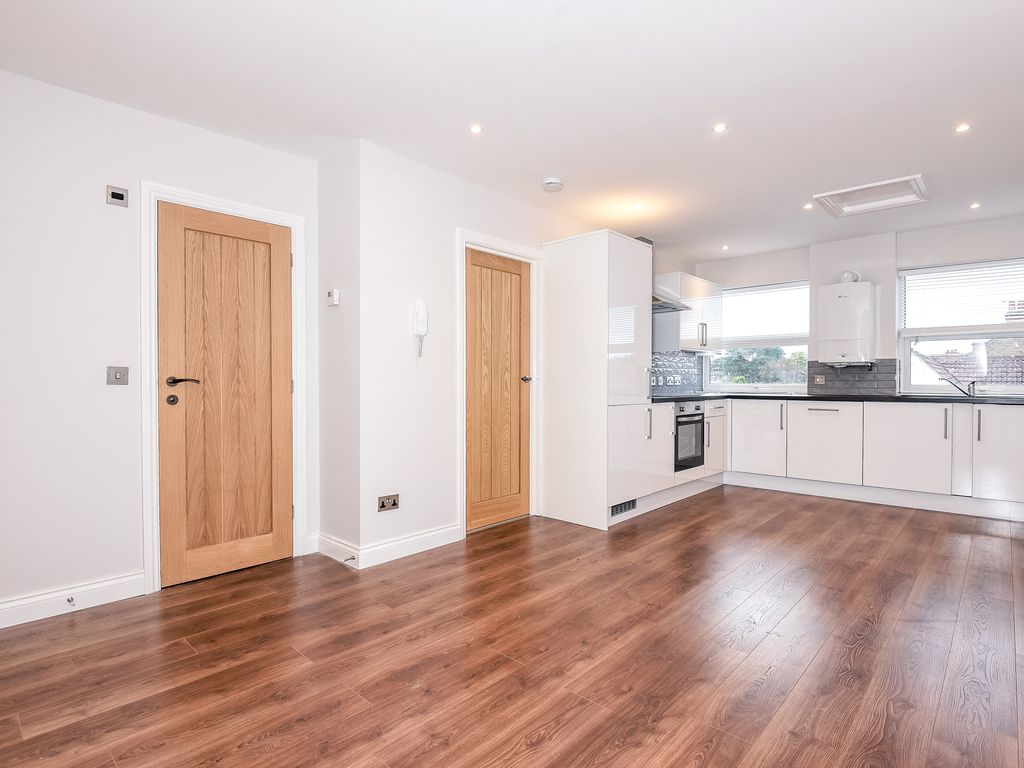 1 bed flat to rent in The Cedars, Calbroke Road, Farnham Royal, Slough