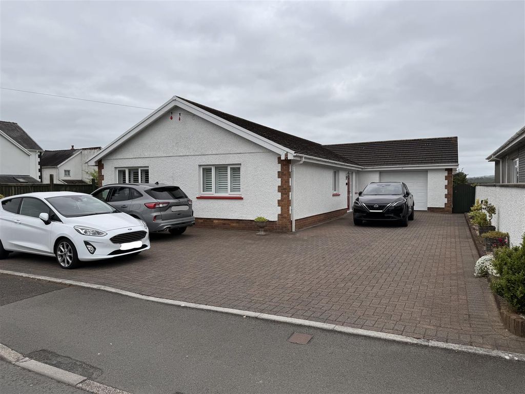 3 Bed Detached Bungalow For Sale In Union Street Ammanford SA18 3-bed-detached-bungalow-for-sale-in-union-street-ammanford-sa18