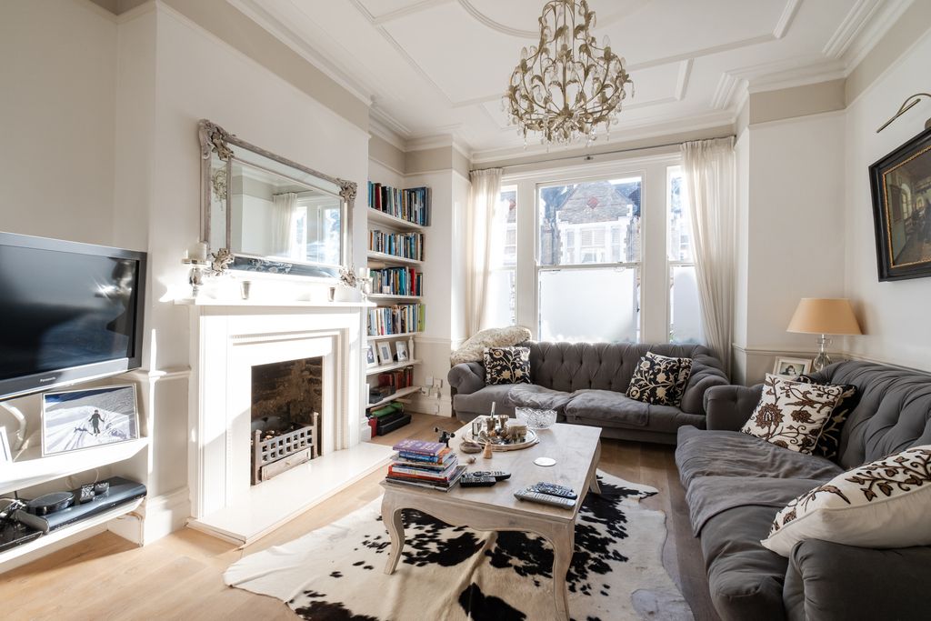 5 bed terraced house for sale in Kingscourt Road, London SW16, £