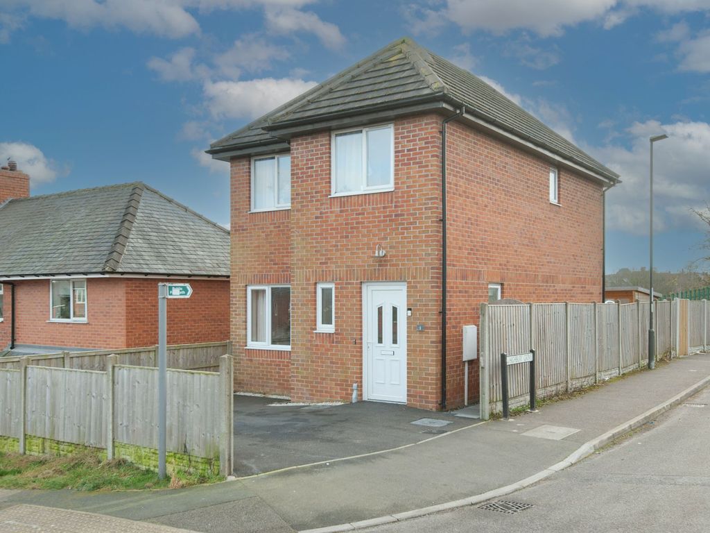 3 bed detached house for sale in Highbury Grove, Chesterfield S41, £