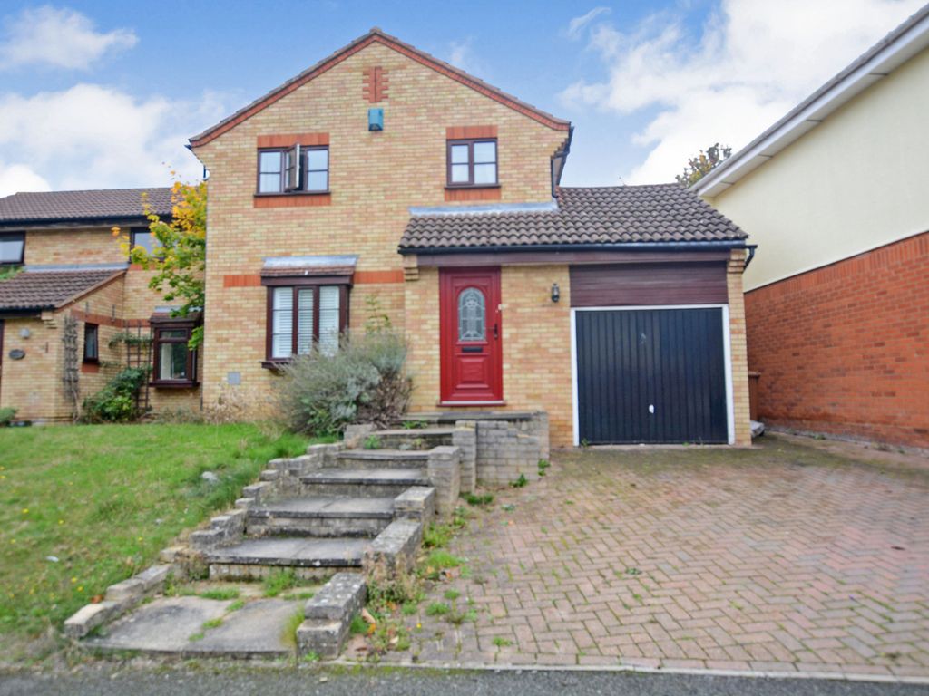 4 bed detached house for sale in Crestwood Gardens, Northampton NN3