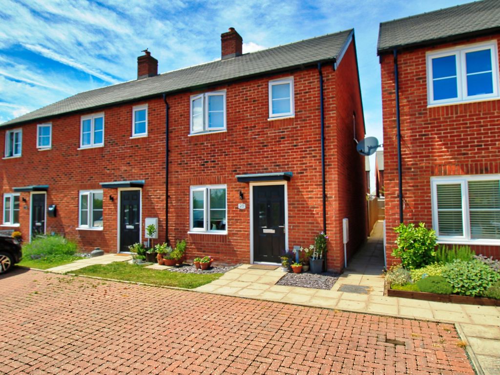 2 bed end terrace house for sale in Woodmanton Close, CliftonOnTeme