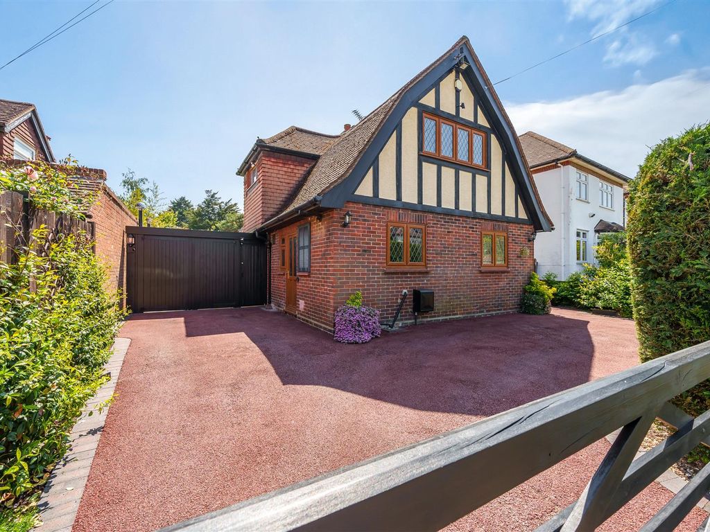 3 bed detached house for sale in Manor Green Road, Epsom KT19 Zoopla
