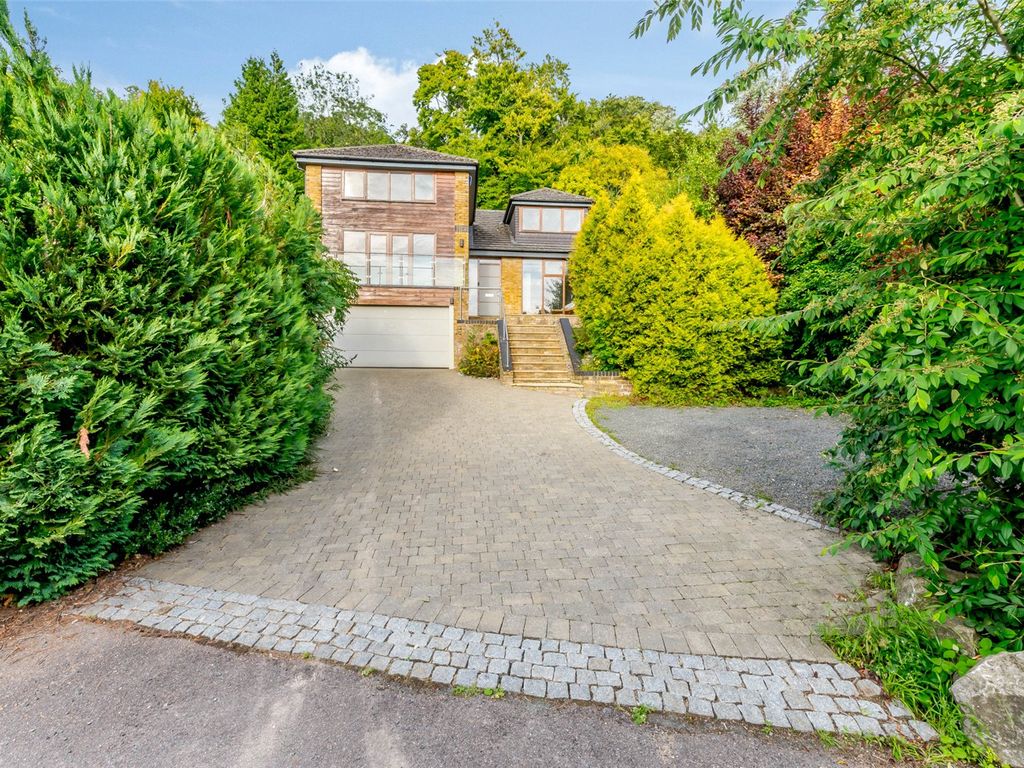 4 bed detached house for sale in Beechwood Drive, Aldbury, Tring