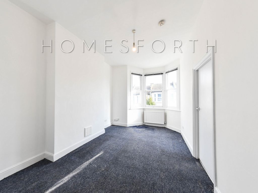 2 bed flat to rent in Lechmere Road, Willesden Green NW2, £2,080 pcm