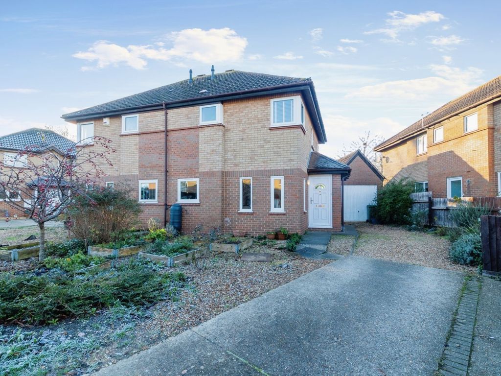 3 bed semidetached house for sale in Engaine Drive, Milton Keynes MK5 Zoopla