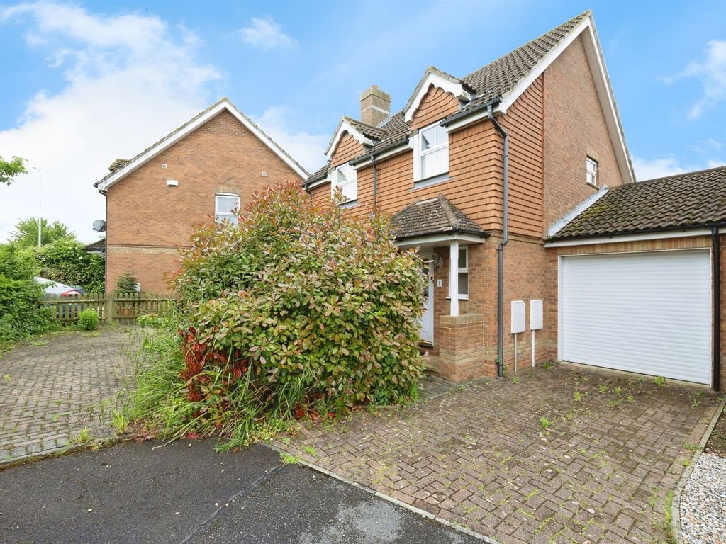 3 bed detached house for sale in Redberry Road, Kingsnorth, Ashford