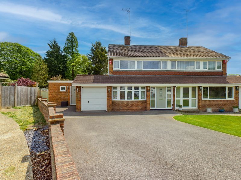 3 bed semidetached house for sale in Kingscote Hill, Crawley RH11 Zoopla