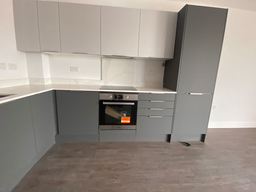 1 bed flat to rent in Southall UB2, £1,600 pcm Zoopla