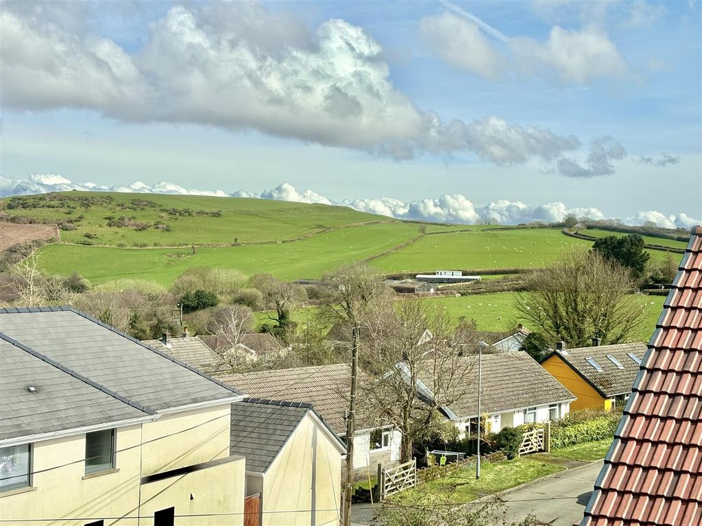 2 bed flat for sale in Malthall, Llanrhidian, Swansea SA3, £130,000