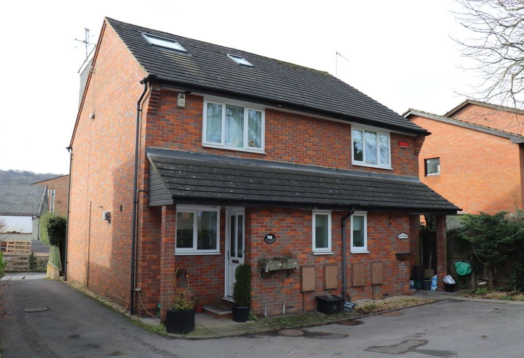 3 bed semidetached house to rent in London Road, Loudwater HP10, £