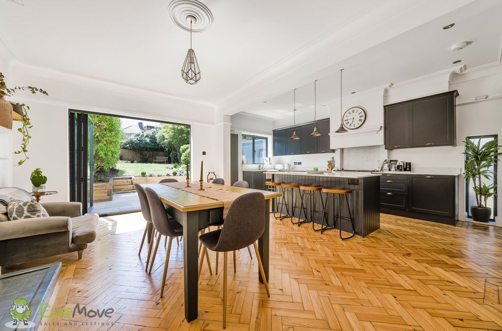 4 bed semidetached house for sale in Winchmore Hill Road, London N14