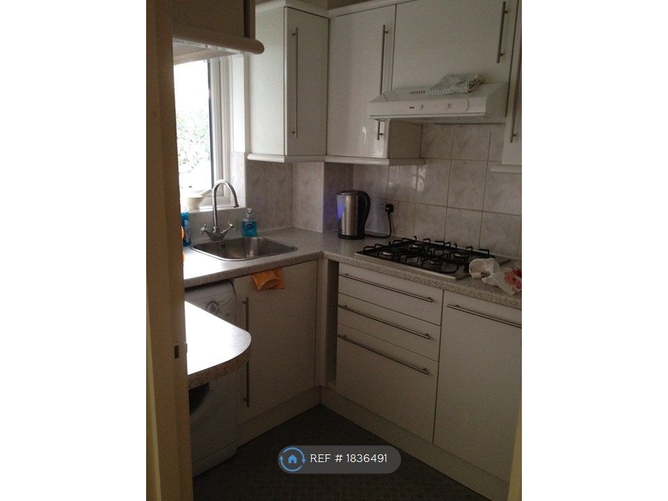 1 bed flat to rent in Ash, Ash GU12, £950 pcm Zoopla