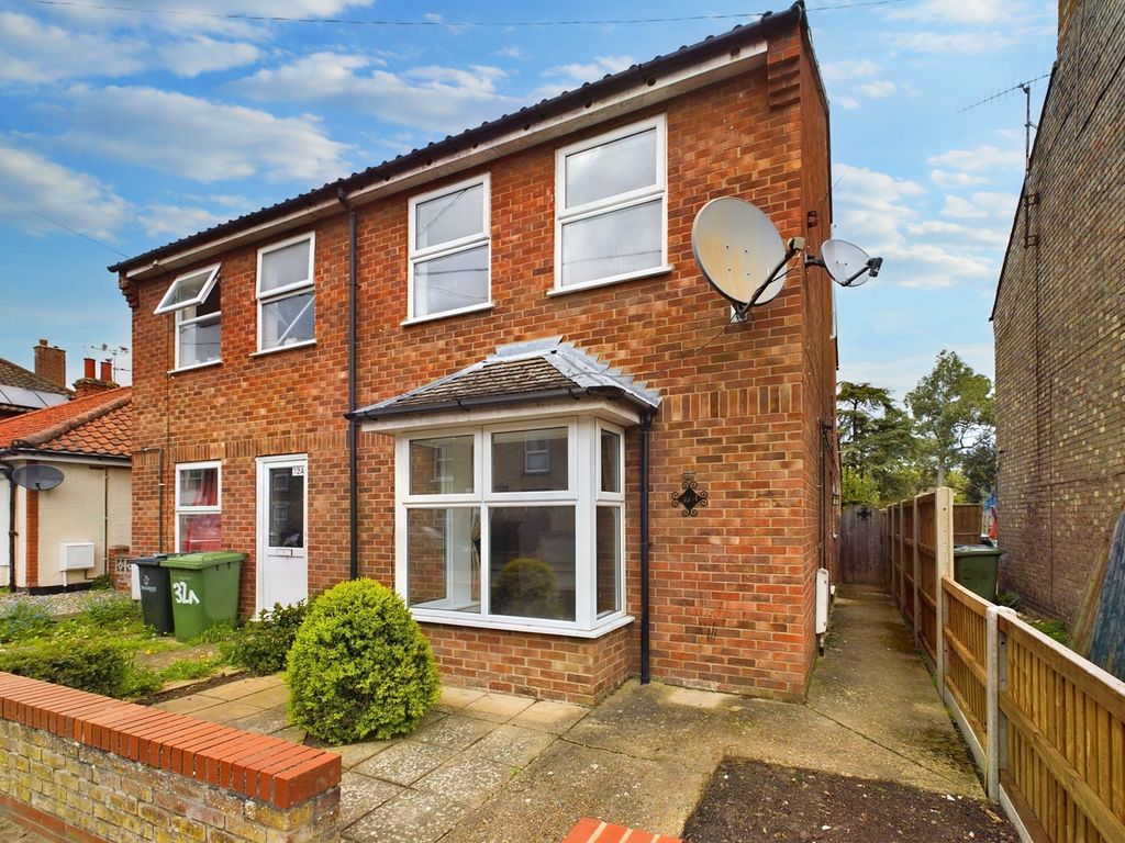 3 bed semidetached house for sale in Vicarage Road, Thetford, Norfolk