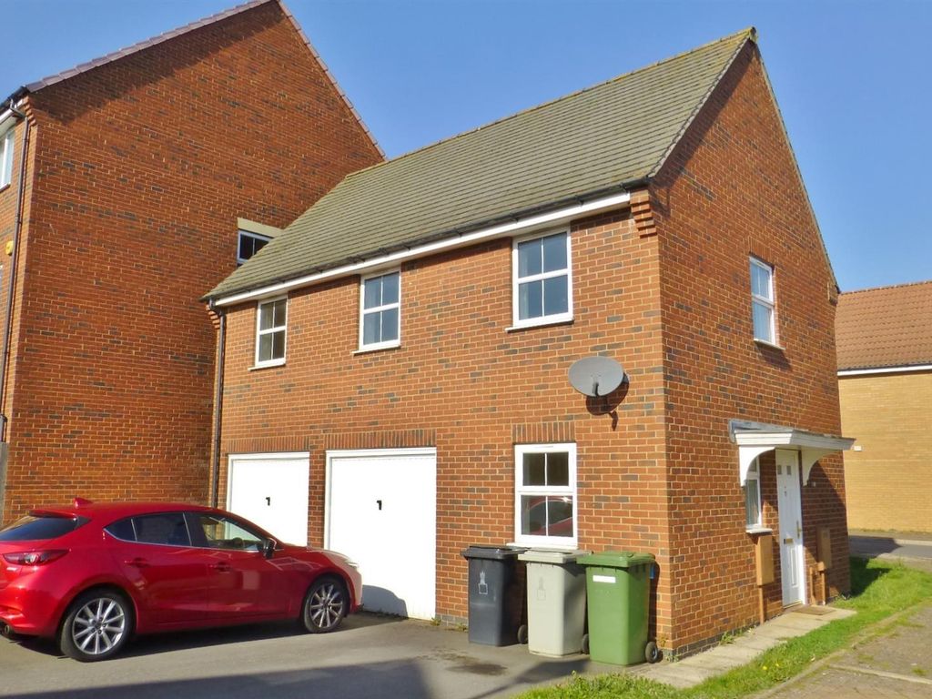 2 bed terraced house to rent in Siskin Road, Uppingham, Oakham LE15