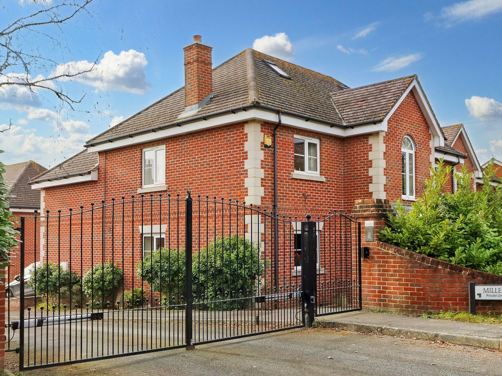 5 bed detached house for sale in Millers View, Bursledon SO31 Zoopla