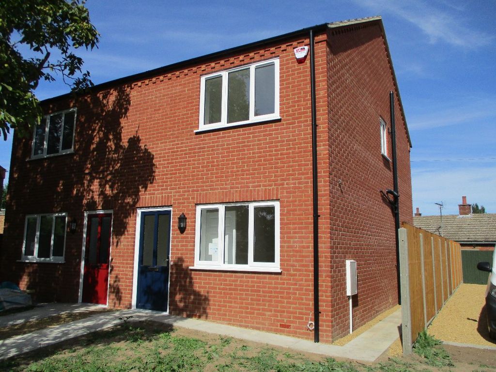 2 bed semidetached house to rent in Karrow Meadows, Goodens Lane
