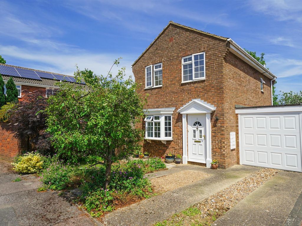 3 bed detached house for sale in Leven Close, Leighton Buzzard LU7 Zoopla