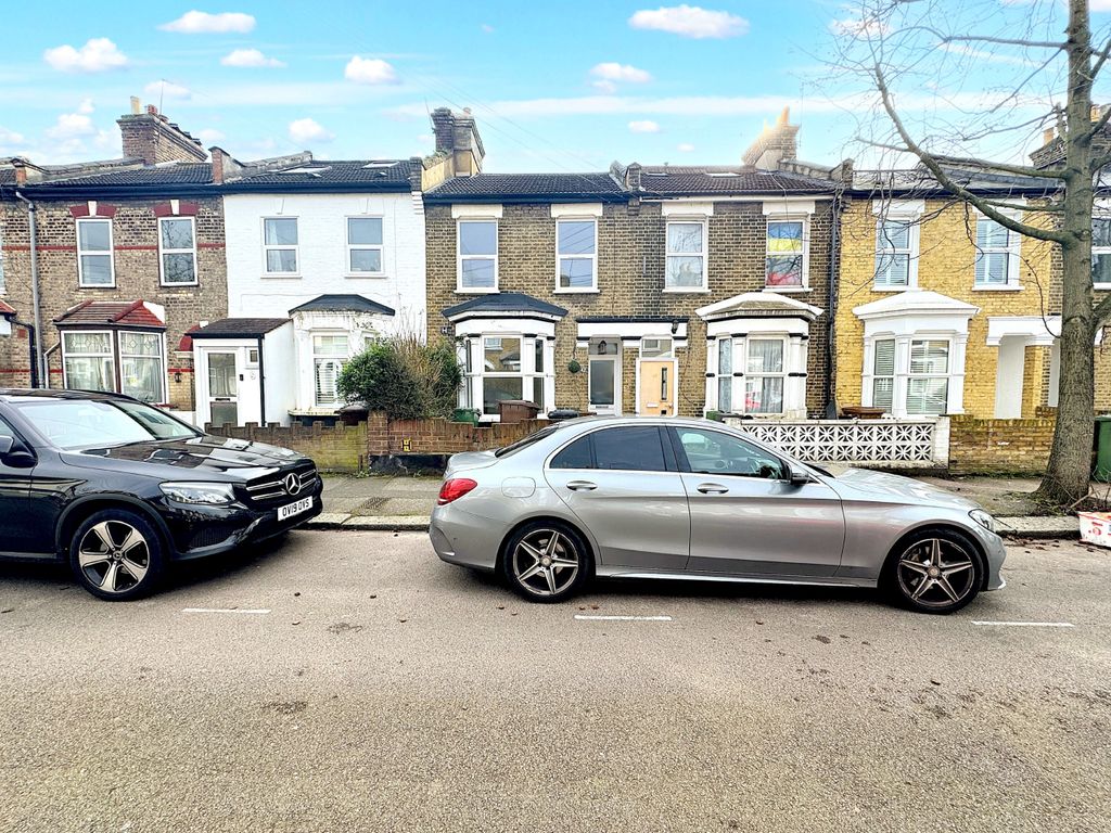 4 bed property to rent in Sedgwick Road, Leyton E10, £2,400 pcm Zoopla