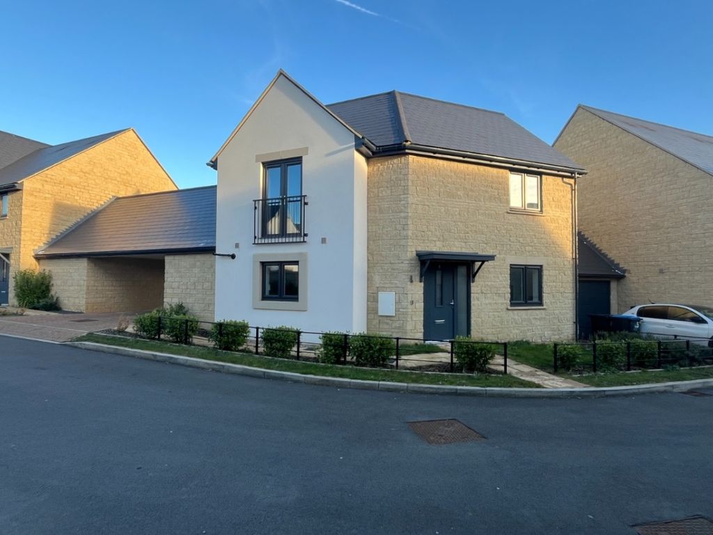 3 bed detached house for sale in Woodcote Road, Carterton, Oxfordshire