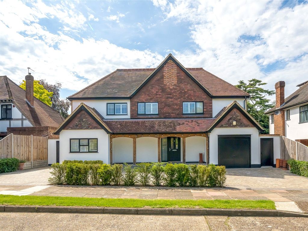 6 bed detached house for sale in The Meadow, Chislehurst BR7, £