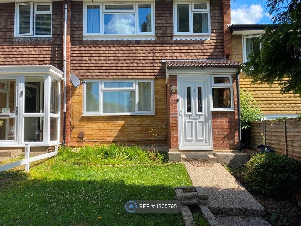 3 bed terraced house to rent in Longleat Gardens, Maidenhead SL6, £