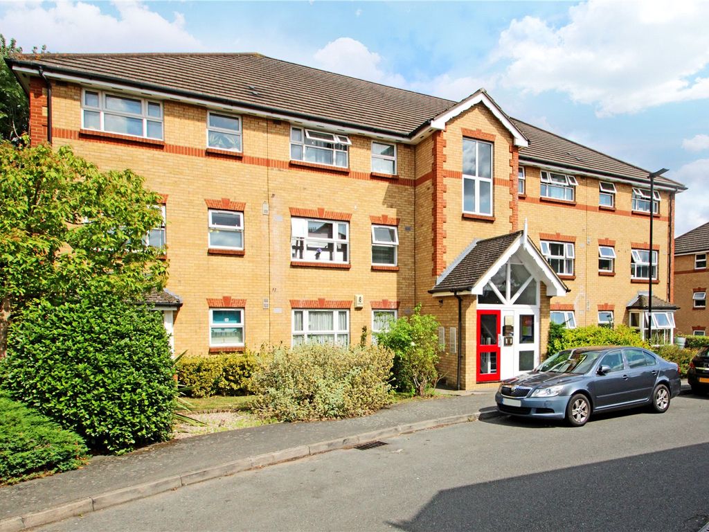 2 bed flat to rent in Foxtail House, Taylor Close, Hounslow TW3, £1,495