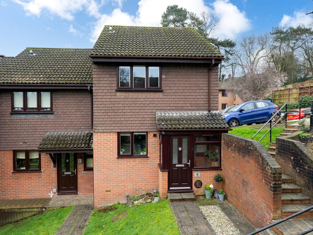 3 bed end terrace house for sale in The Farthings, Boxmoor