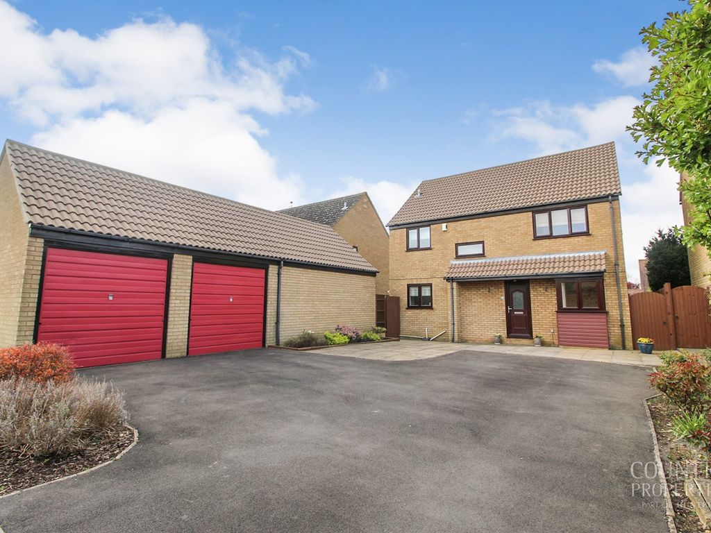 4 bed detached house for sale in Brittons Close, Sharnbrook, Bedford