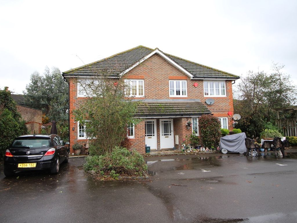2 bed for sale in Chertsey Road, Ashford TW15, £259,950 Zoopla