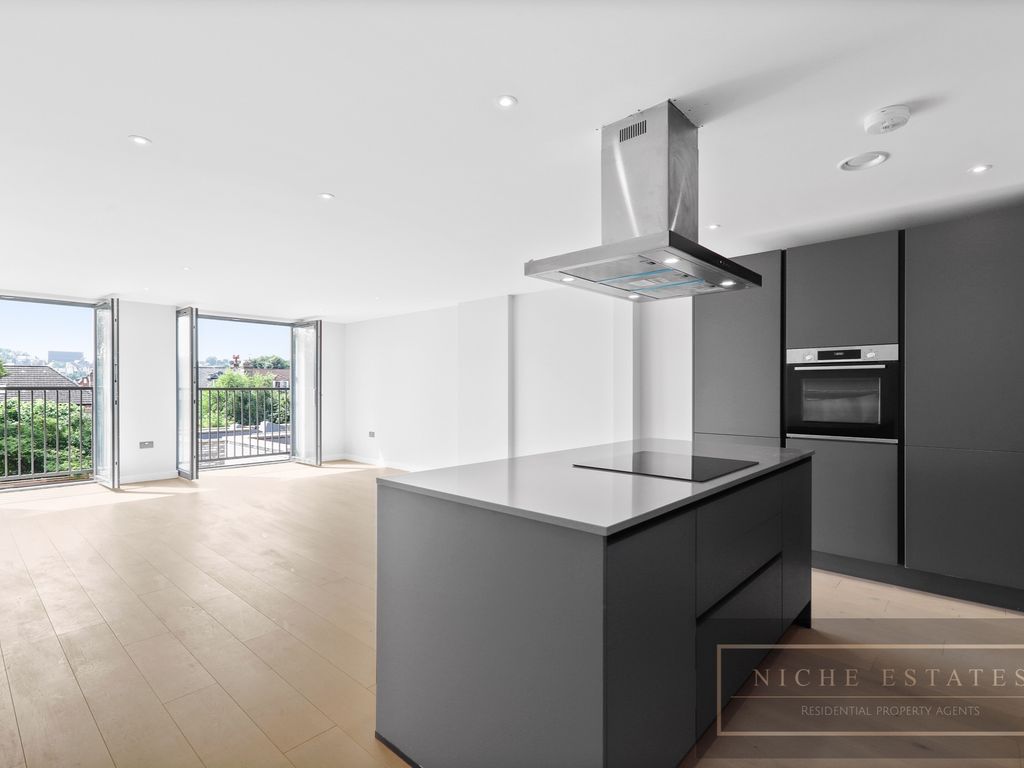 3 bed flat to rent in Tottenham Lane, London N8 Zoopla