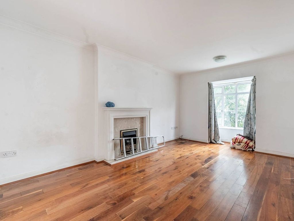 4 bed end terrace house to rent in Lady Aylesford Avenue, Stanmore HA7, £2,750 pcm Zoopla