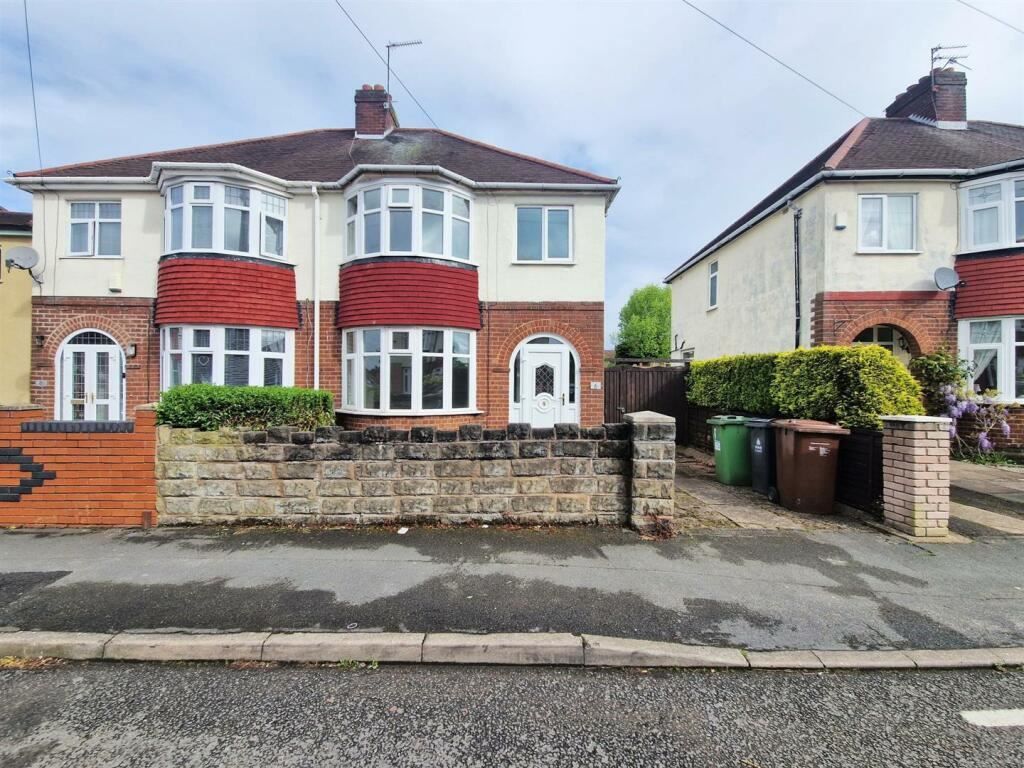 3 bed semidetached house for sale in Victory Avenue, Darlaston