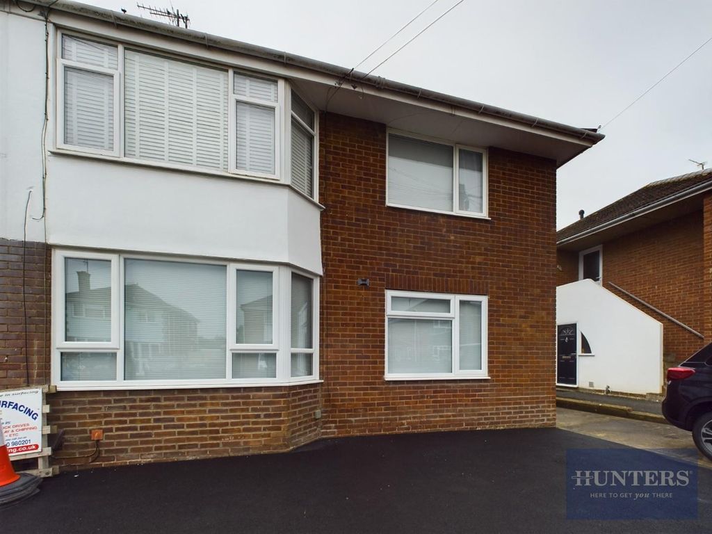 2 bed for sale in Canterbury Walk, Warden Hill, Cheltenham
